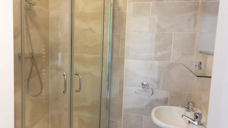 8 Albert Crescent–5-Bed5-Bath with All Bills Included - Thumbnail 22