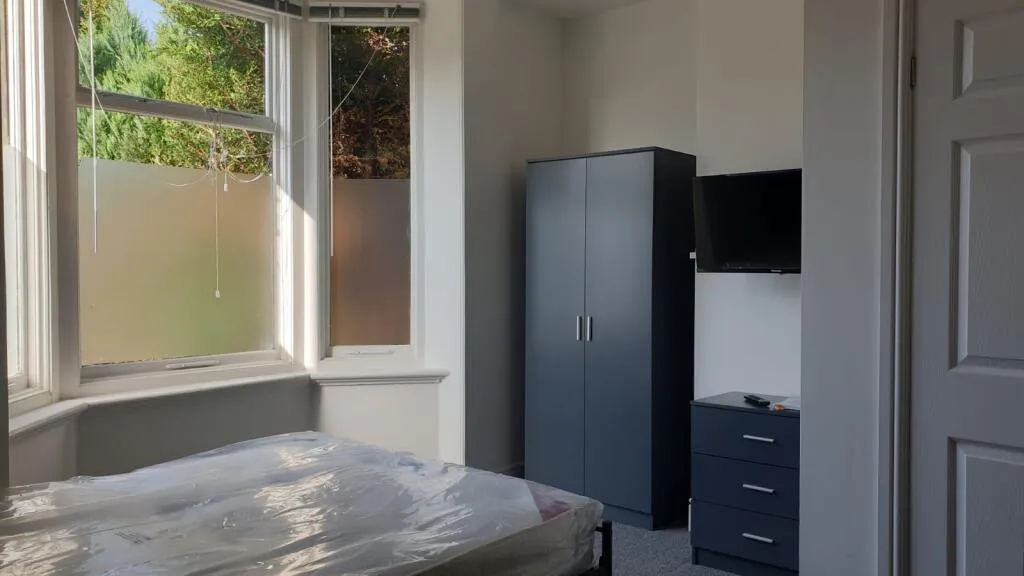 SPAREROOMS WITH ENSUITES AVAILABLE 11TH SEPTEMBER - Image 1