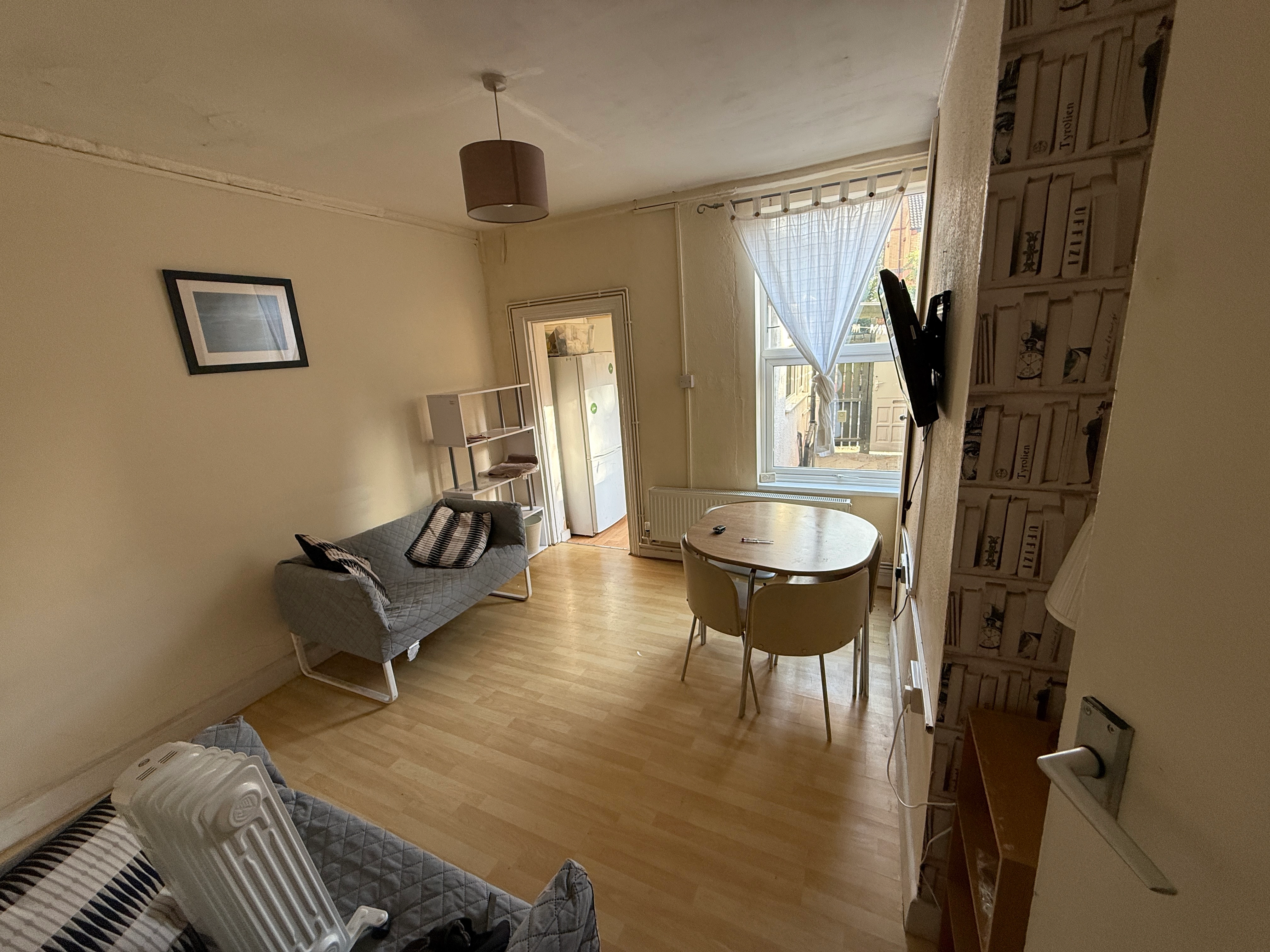 Claude Street 2 bed, 2 bath - Spare Rooms NG7 2LA - Image 1