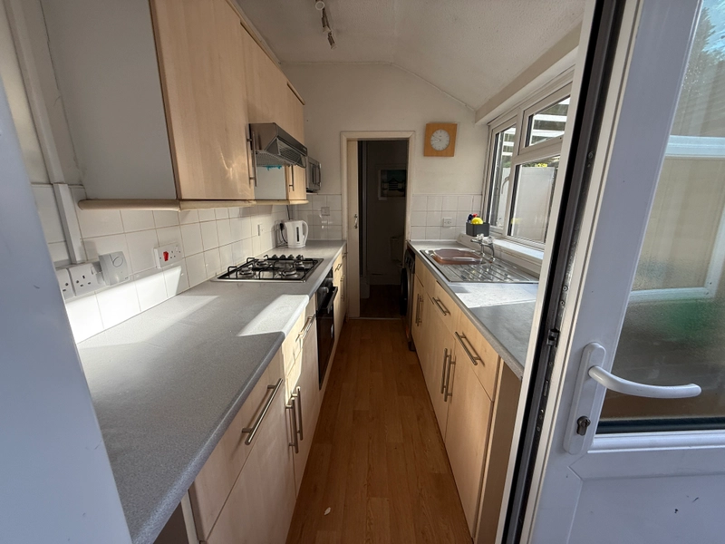 Claude Street 2 bed, 2 bath  - Spare Rooms NG7 2LA - Thumbnail 2