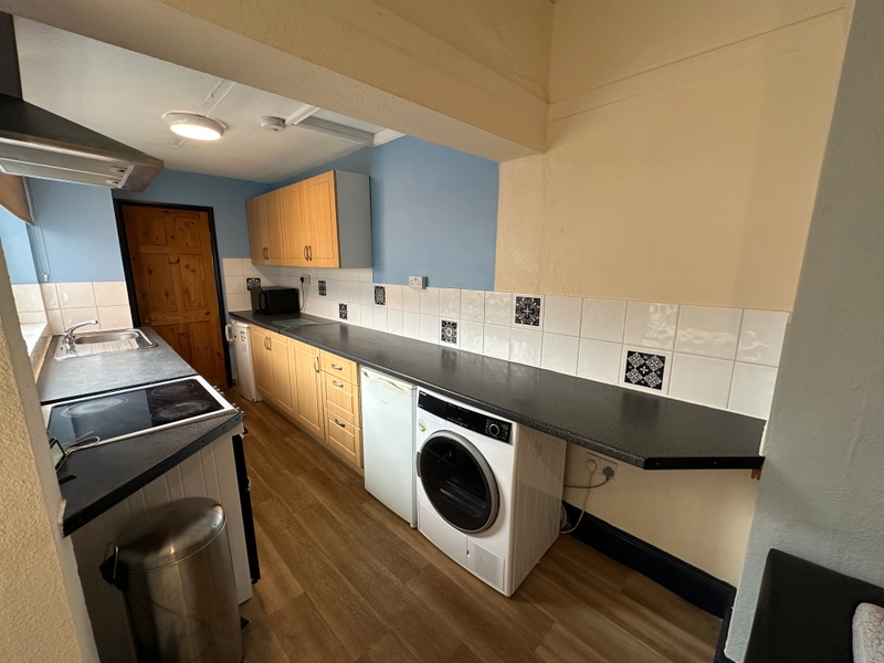 Student House: Sincil Bank - 3 Bed, 2 Bath - Thumbnail 4