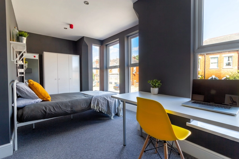 Modern 6-Bed Ensuite Student Property -All Bills Included! - Thumbnail 10