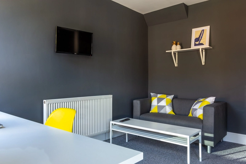 Modern 6-Bed Ensuite Student Property -All Bills Included! - Thumbnail 9
