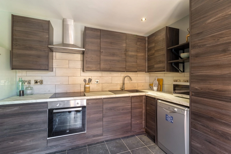 Modern 6-Bed Ensuite Student Property -All Bills Included! - Thumbnail 13