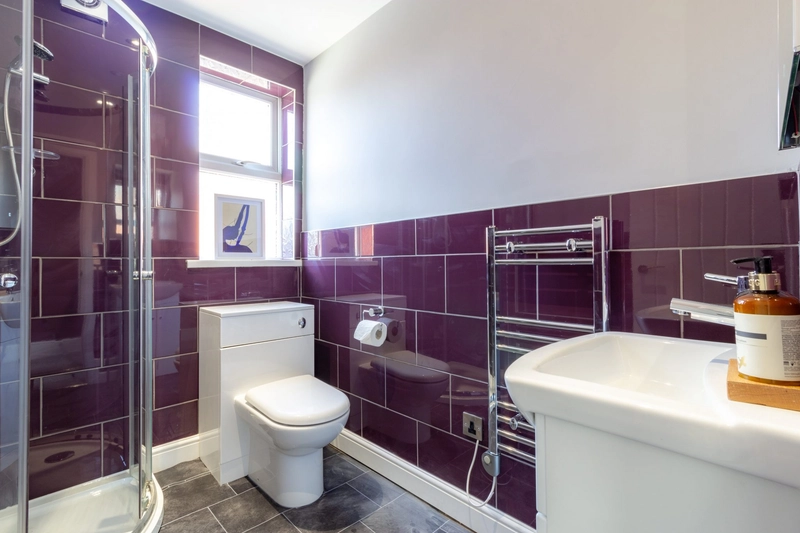 Modern 6-Bed Ensuite Student Property -All Bills Included! - Thumbnail 4