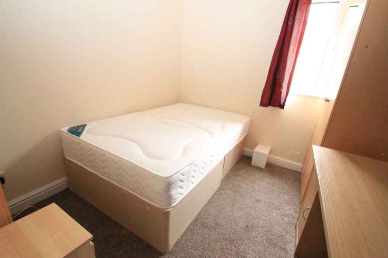 Victoria Terrace, LN1 1HZ - 4 Bed - Thumbnail 9