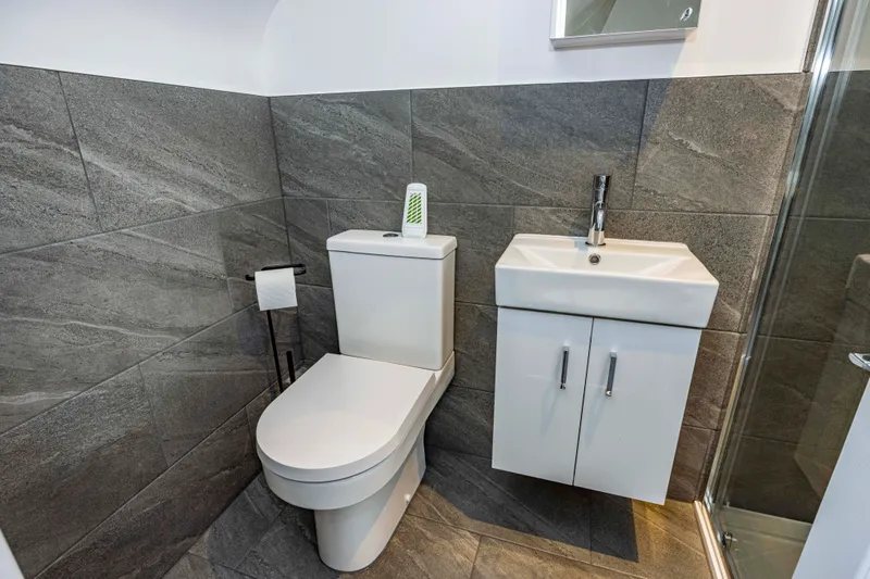 2 rooms // Windsor Street (4 bed house share) NG9 2BW - Image 11