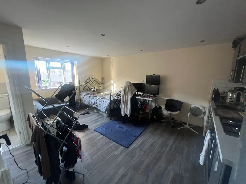 Derby Grove: Student Studio Flat NG7 1PF - Image 2