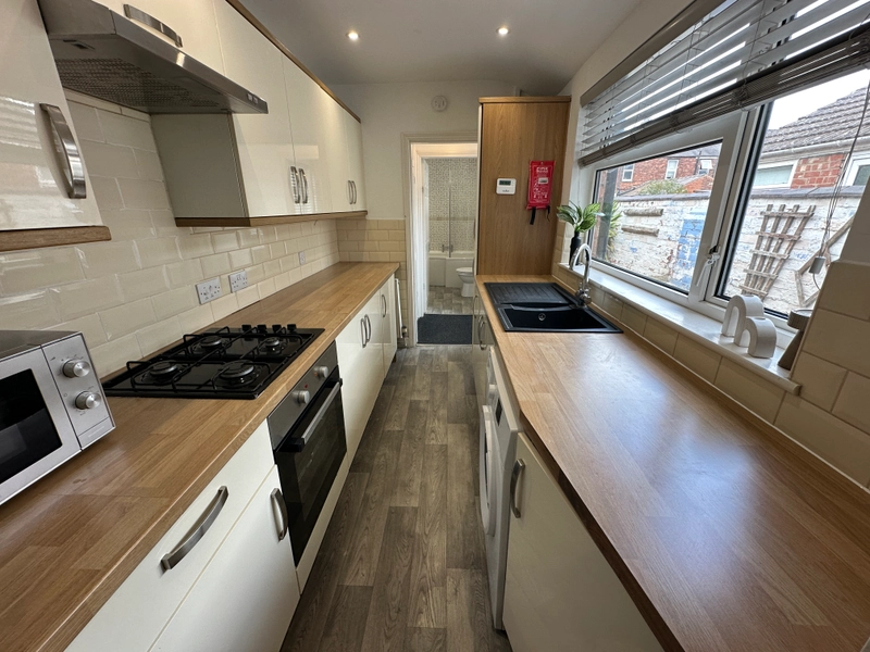 3 Bed House +Study - £120pppw - Thumbnail 3
