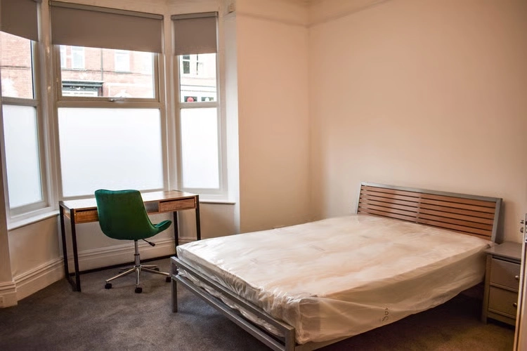 57 Richmond Road - Spare Rooms in the west end! - Image 1