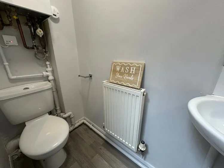 Gated Apartment // 2 Bed // SEPT 2026 - Thumbnail 7