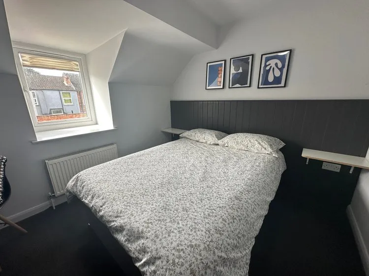 Gated Apartment // 2 Bed // SEPT 2026 - Thumbnail 8