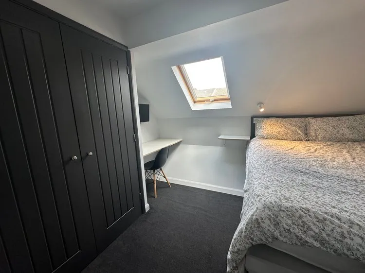 Gated Apartment // 2 Bed // SEPT 2026 - Thumbnail 11