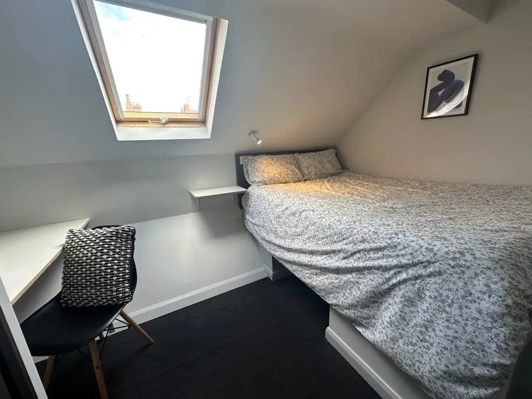 Gated Apartment // 2 Bed // SEPT 2026 - Thumbnail 12