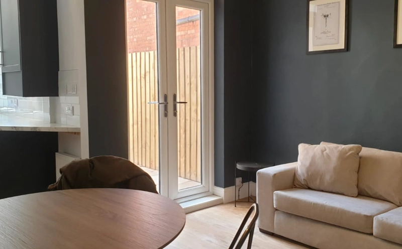 104 Portland Street - 6 Spare Rooms available - Thumbnail 2