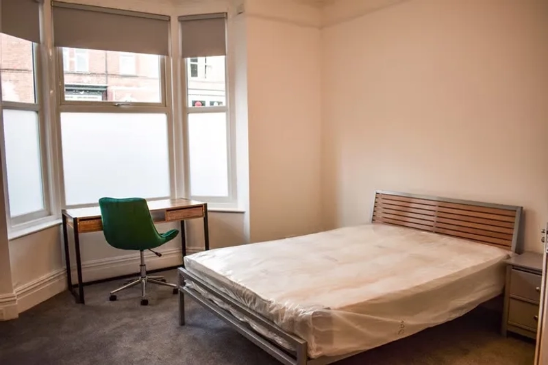 57 Richmond Road - Spare Rooms in the west end! - Thumbnail 1