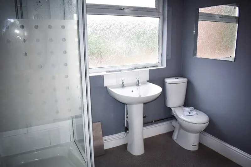 57 Richmond Road - Spare Rooms in the west end! - Thumbnail 9