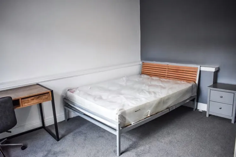 57 Richmond Road - Spare Rooms in the west end! - Thumbnail 4