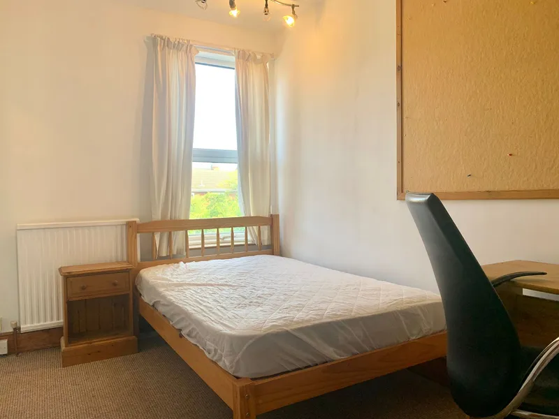 Spacious 3 Bedroom House // 2026/7 - Image 8