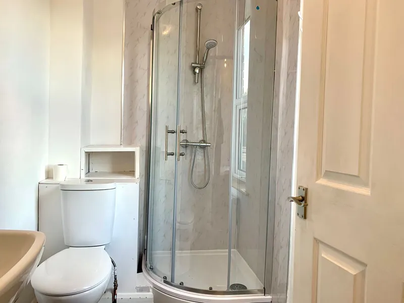 Spacious 3 Bedroom House // 2026/7 - Image 5