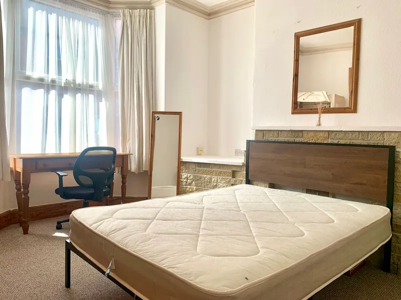 Spacious 3 Bedroom House // 2026/7 - Image 3