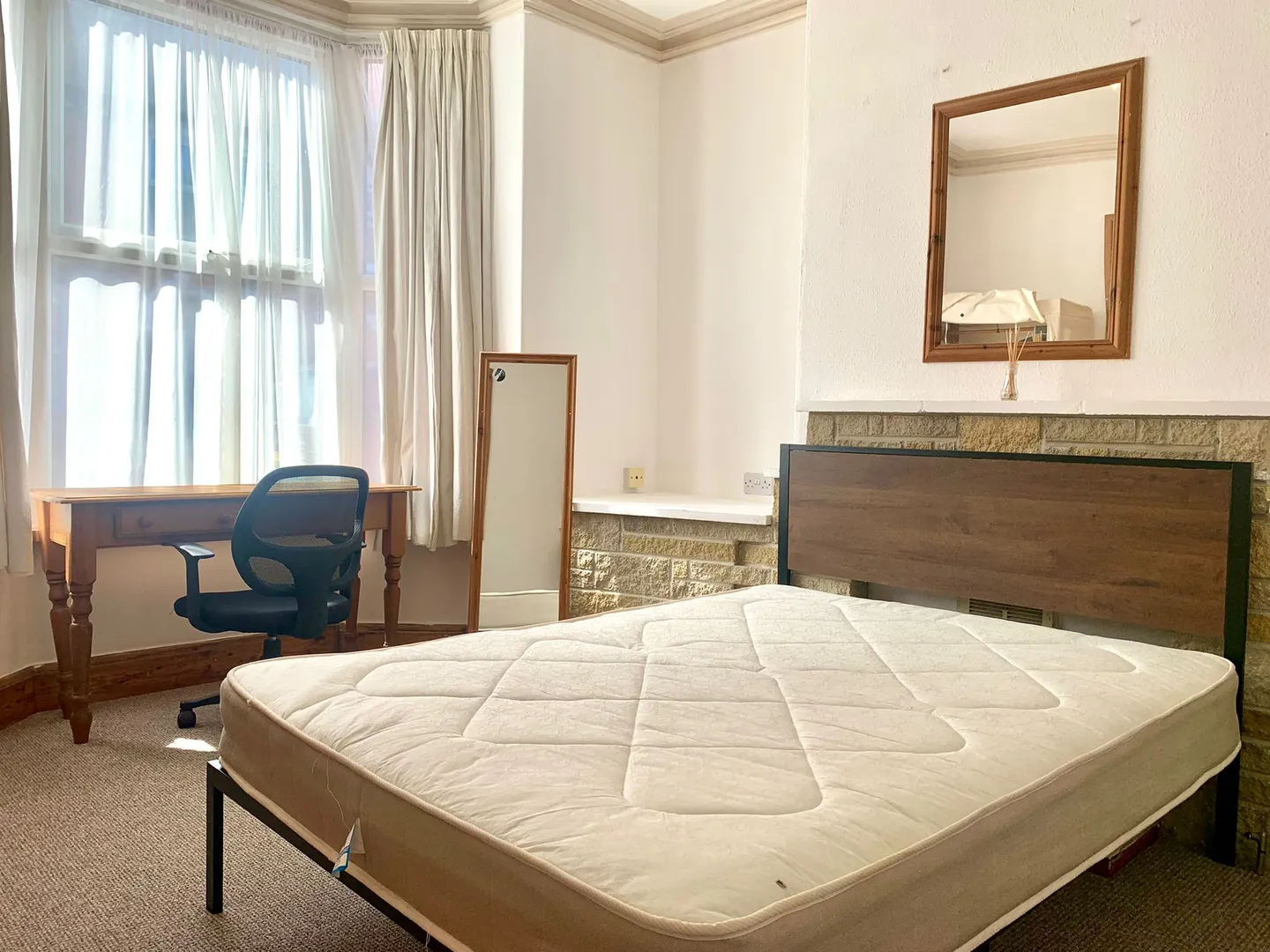 Spacious 3 Bedroom House // 2026/7 - Main Image