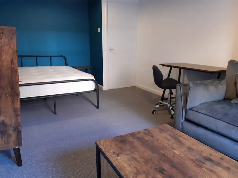 1 Bed Flat// AVAILABLE NOW - Image 2