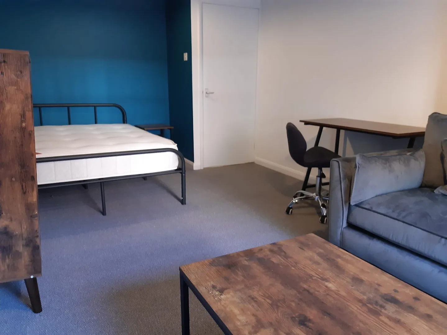 1 Bed Flat// AVAILABLE NOW - Image 1