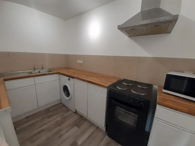 1 Bed Flat// AVAILABLE NOW - Image 5