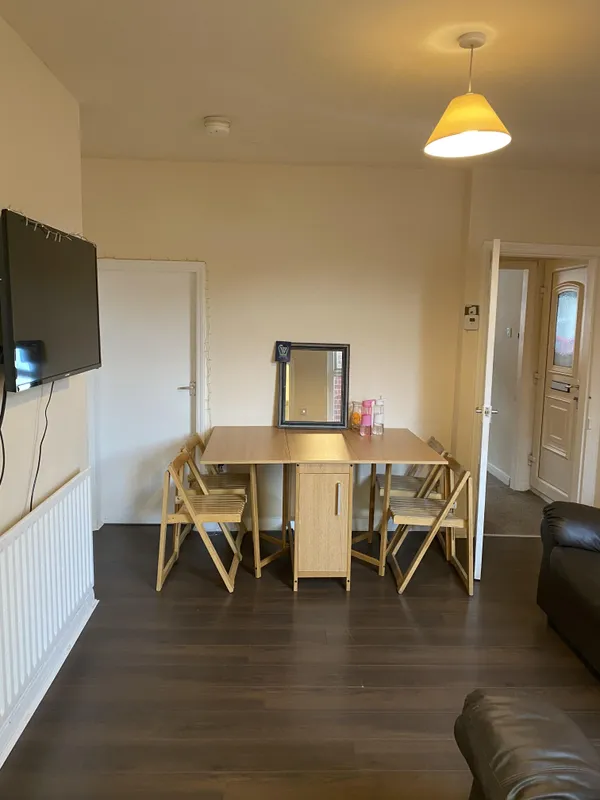 Contemporary 4 Bed House // JUL 2026 - Image 4