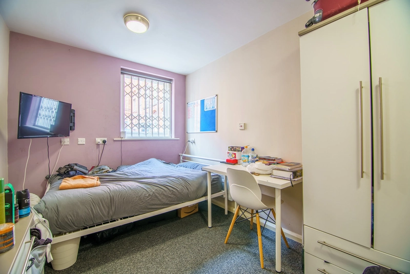 4 Spare Rooms in a 6 bed student flat 162G-  NG7 3DB - Thumbnail 3