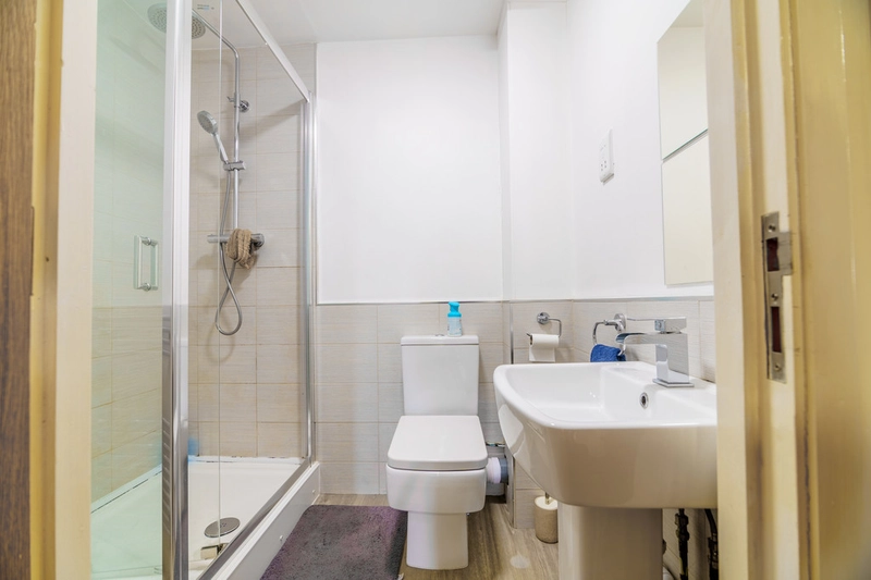 4 Spare Rooms in a 6 bed student flat 162G-  NG7 3DB - Thumbnail 5