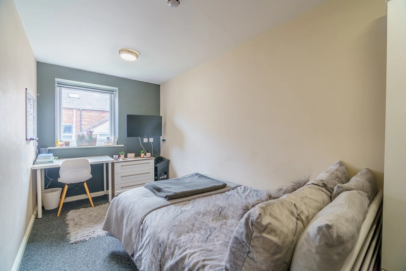 3 Spare rooms in 6 Bed student flat 162E - NG7 3DD - Thumbnail 2
