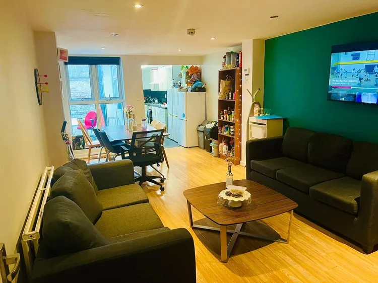 11 Frederick Grove, Nottingham, Nottinghamshire, NG7 1SG - Image 1