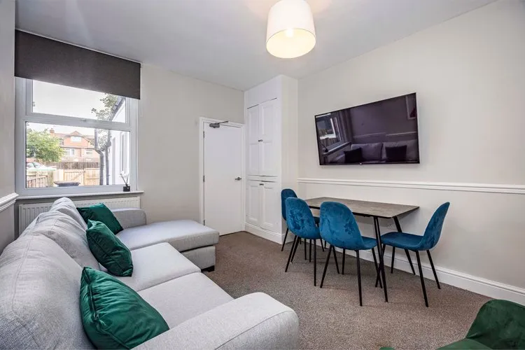 63 Windsor Street, Beeston, 4 Rooms - Available Now  NG9 2BW - Thumbnail 17