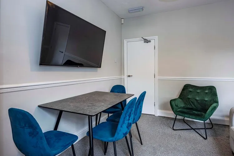63 Windsor Street, Beeston, 4 Rooms - Available Now  NG9 2BW - Thumbnail 3