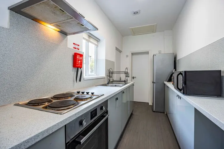 63 Windsor Street, Beeston, 4 Rooms - Available Now  NG9 2BW - Thumbnail 8