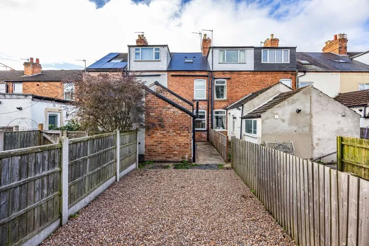 63 Windsor Street, Beeston, 4 Rooms - Available Now  NG9 2BW - Thumbnail 2