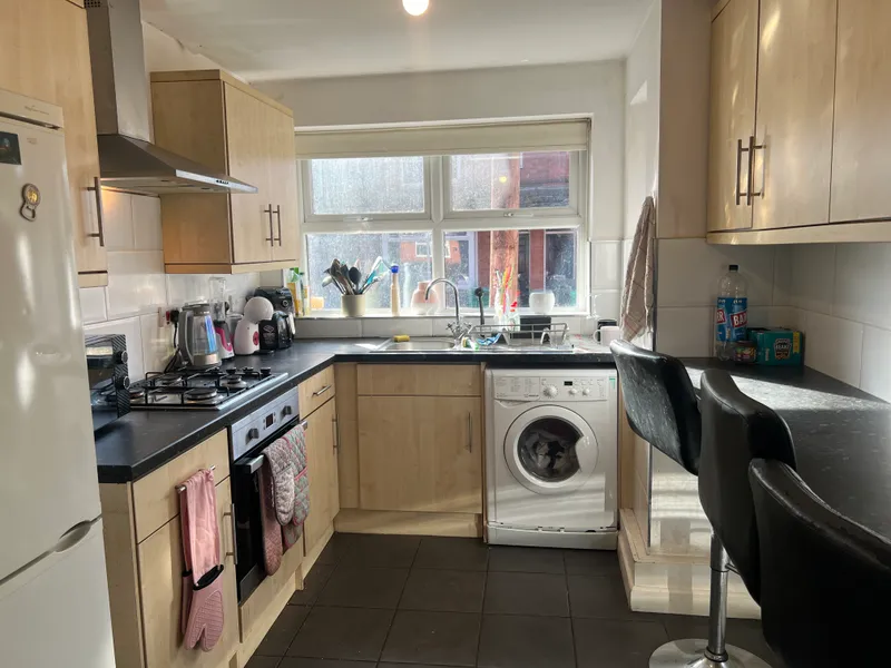 Derby Grove: 6 Bedroom Student House NG7 1PF - Image 2