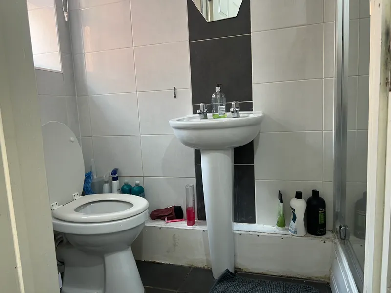 Derby Grove: 6 Bedroom Student House NG7 1PF - Image 3