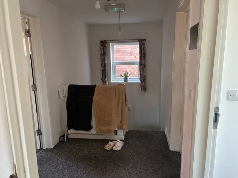 Derby Grove: 6 Bedroom Student House NG7 1PF - Image 9