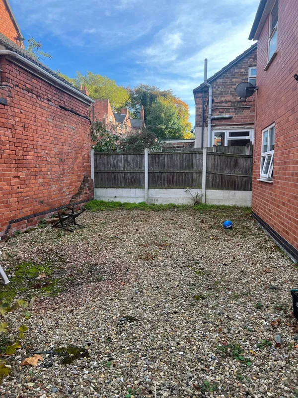Derby Grove: 6 Bedroom Student House NG7 1PF - Image 10