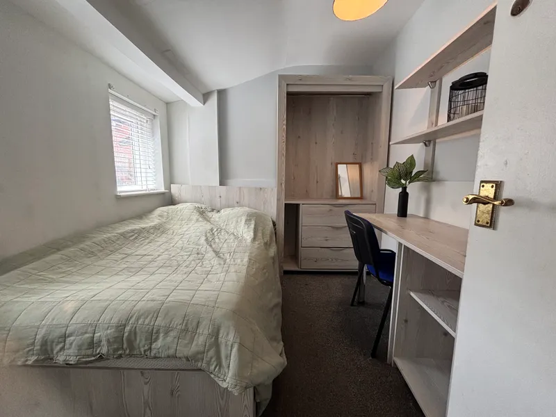 West End // 4 Bed // Bills Inc // SEP 2026 - Image 4