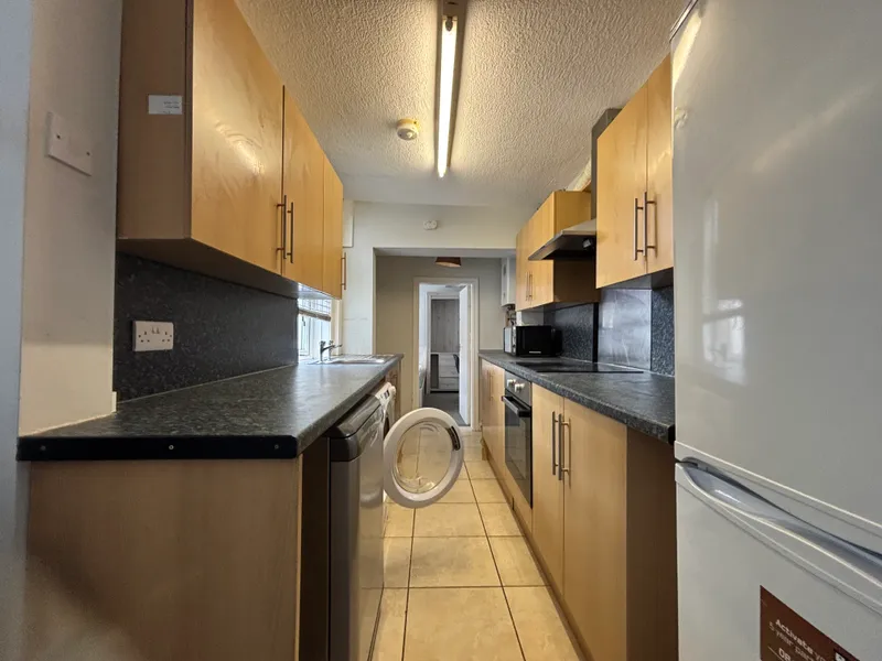 West End // 4 Bed // Bills Inc // SEP 2026 - Image 3