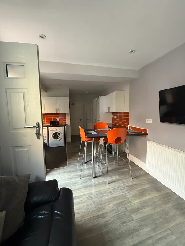 Albert Grove: 6 Bedroom Student House NG7 1PA - Image 6