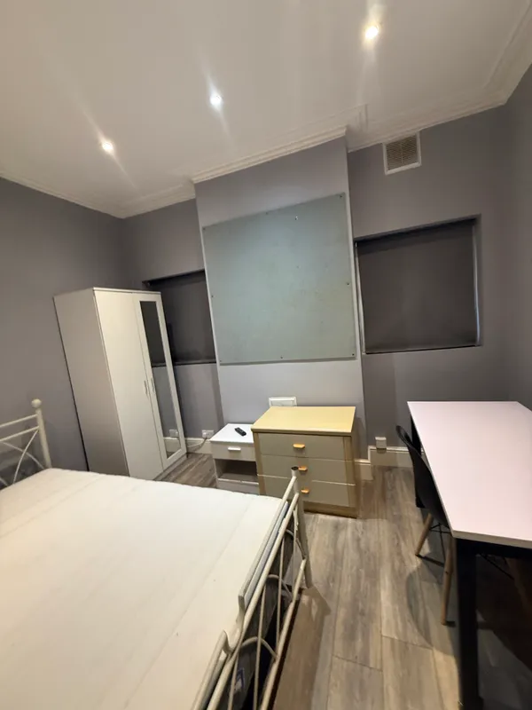 Albert Grove: 6 Bedroom Student House NG7 1PA - Image 11
