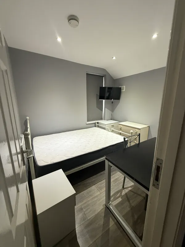 Albert Grove: 6 Bedroom Student House NG7 1PA - Image 13