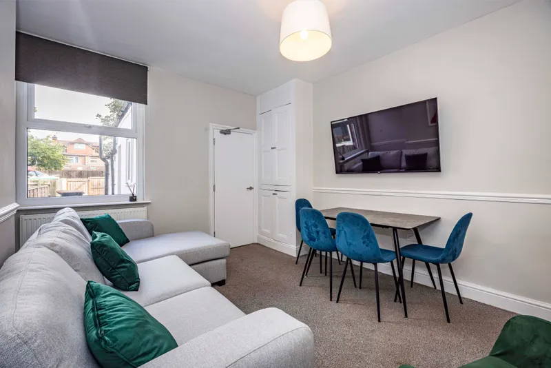 2 Spare rooms // Windsor Street (Beeston) NG9 2BW - Image 3