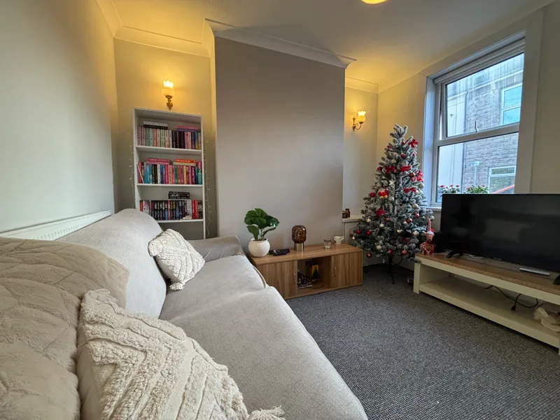 AVAILABLE NOW!! Chelmsford Street // 2 Bed House - Thumbnail 1