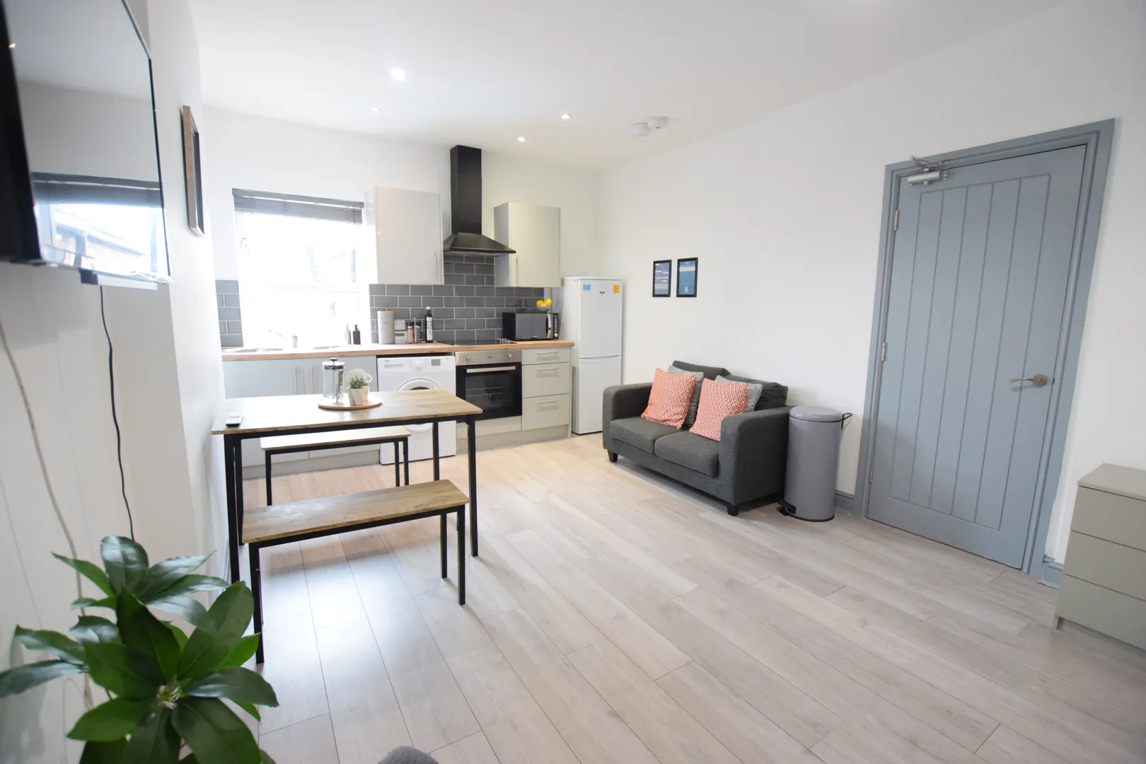 Student Flat // 2 Bed // Bills Included - Image 1